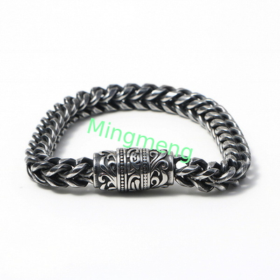 Brazalete masculino de acero inoxidable con diseño de hebilla magnética de superficie fundida con patrón retro, accesorio de moda