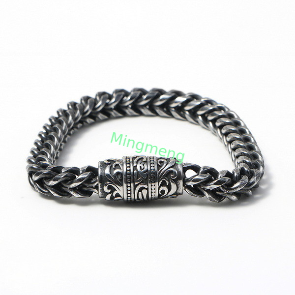 Brazalete masculino de acero inoxidable con diseño de hebilla magnética de superficie fundida con patrón retro, accesorio de moda