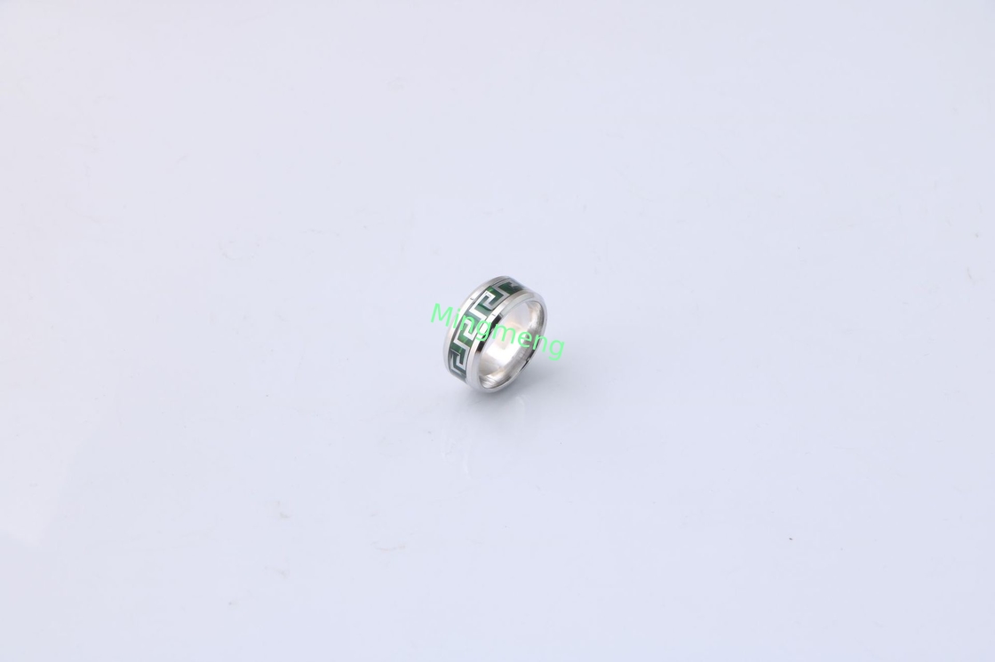 Anillo de acero de titanio personalizado para hombres y mujeres