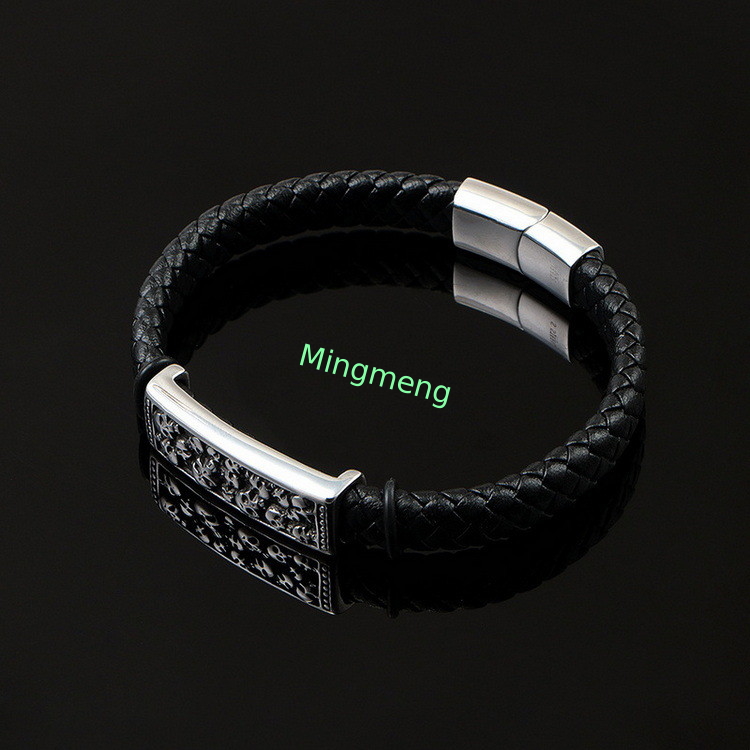 Expresa tu individualidad con nuestro brazalete de cráneo de acero inoxidable resistente a la corrosión y fuerte