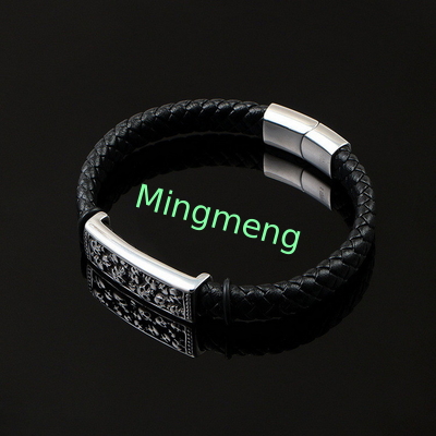 Expresa tu individualidad con nuestro brazalete de cráneo de acero inoxidable resistente a la corrosión y fuerte